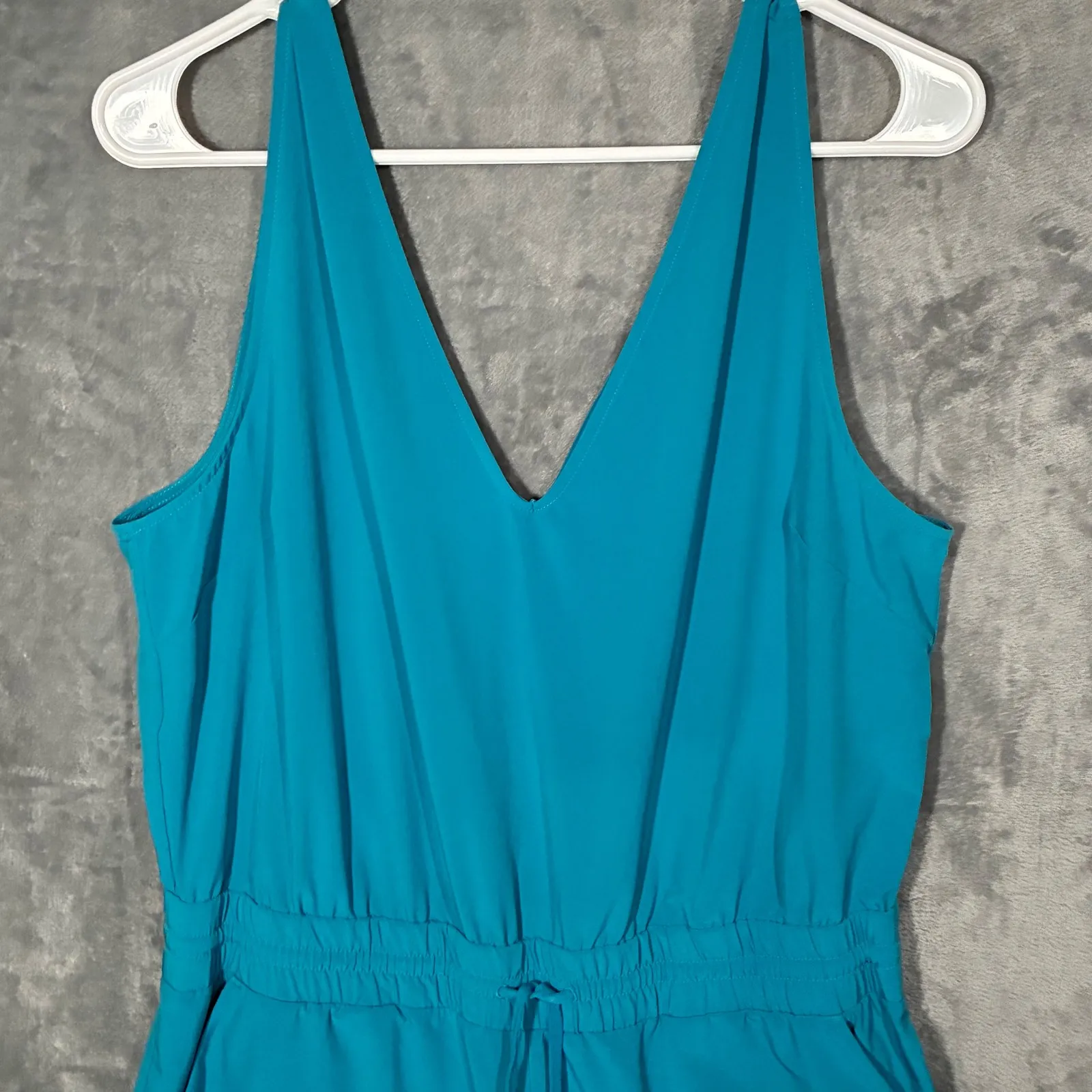 EUC Athleta Avenue Jumpsuit Teal V Neck Sleeveless Wide Leg Size Large - Image 3