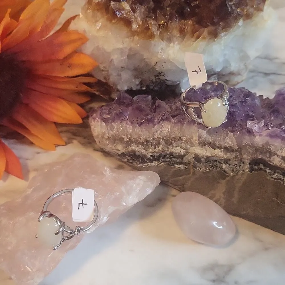 Snow Quartz Gemstone Silver Plated Rings Size 7 Green - Image 6