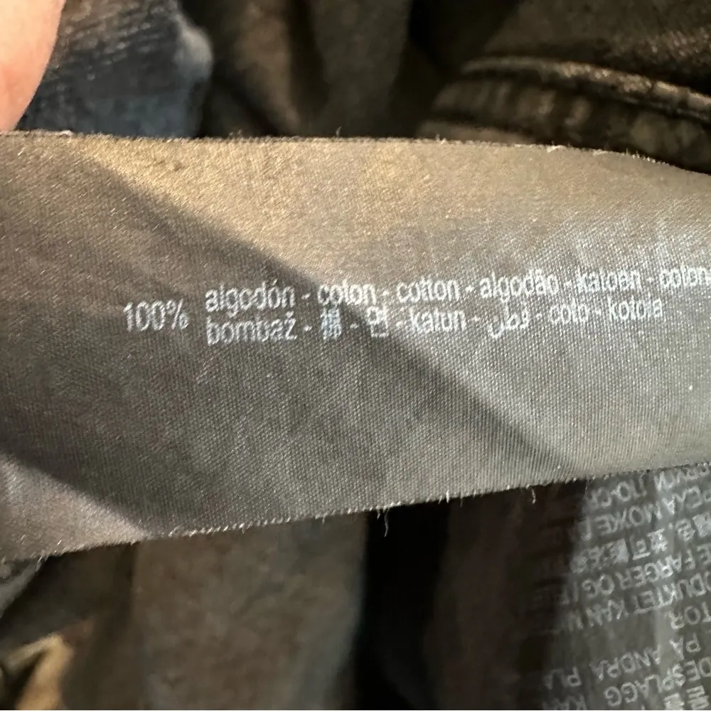 Zara Women's Long Sleeve Button Collared Raw Hem Denim Shacket Size XS Black - Image 9