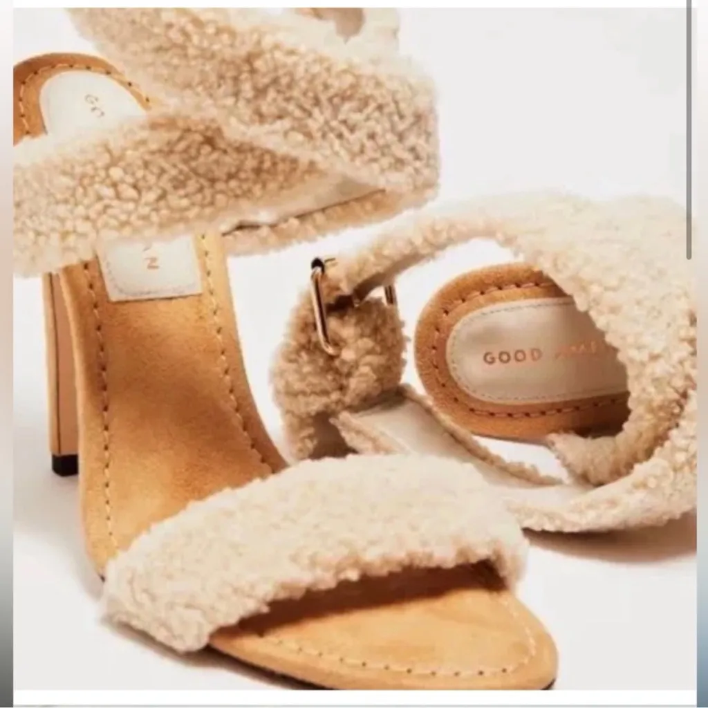 Good American Sherpa & Suede Heels NEW $189 With dustbag Khloe Kardashian - Image 2