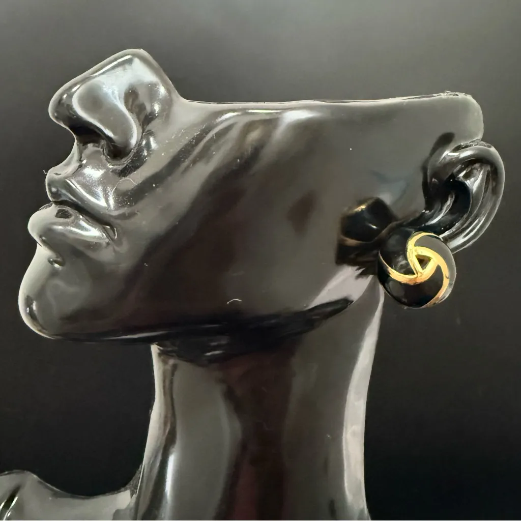 Vintage MONET Signed Gold-plated Black Enameled Swirl Clip Earrings 18.2g. - Image 4