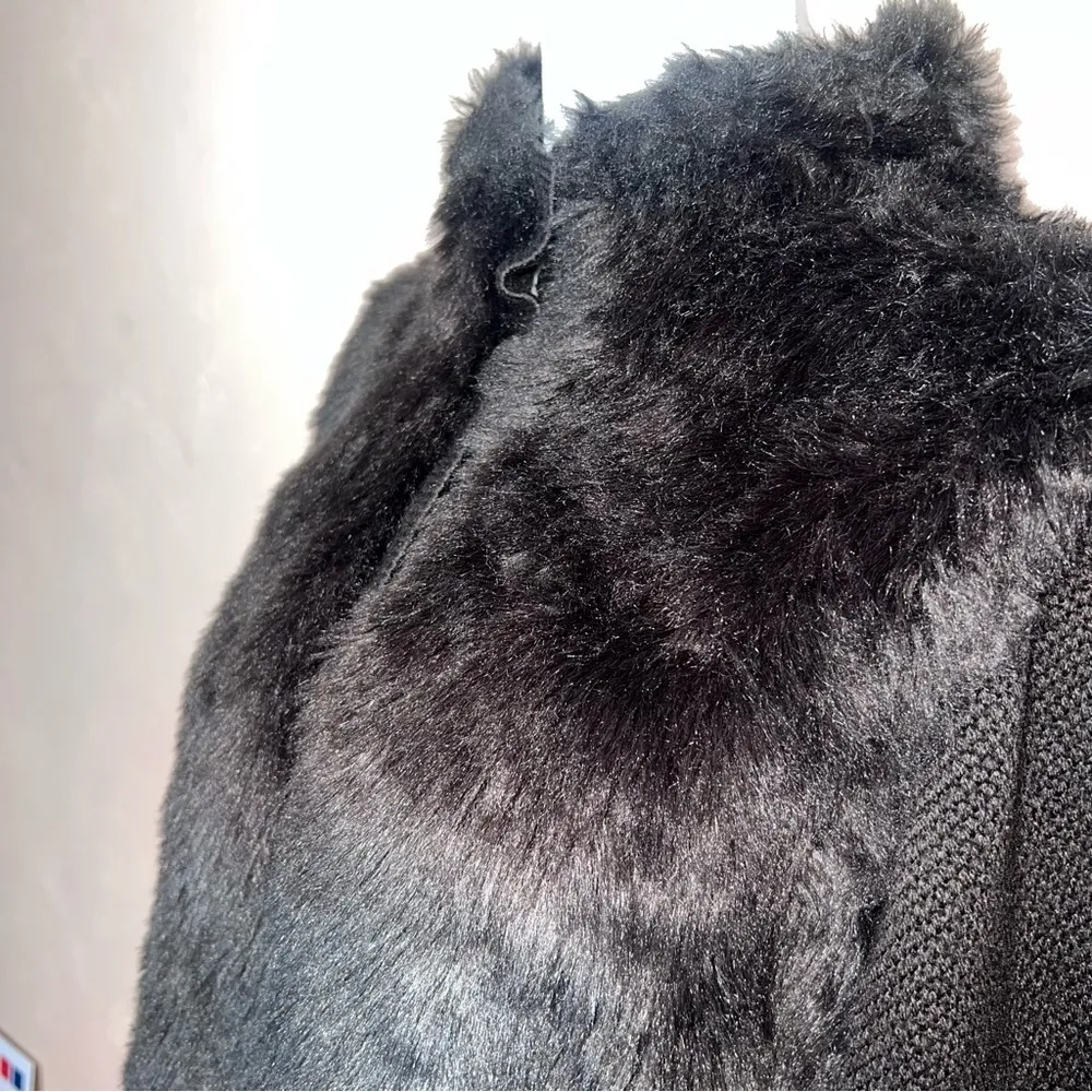 Tahari Wool Faux Fur Full Snap Long Black Mixed Media Sweater Shacket Size Small - Image 5