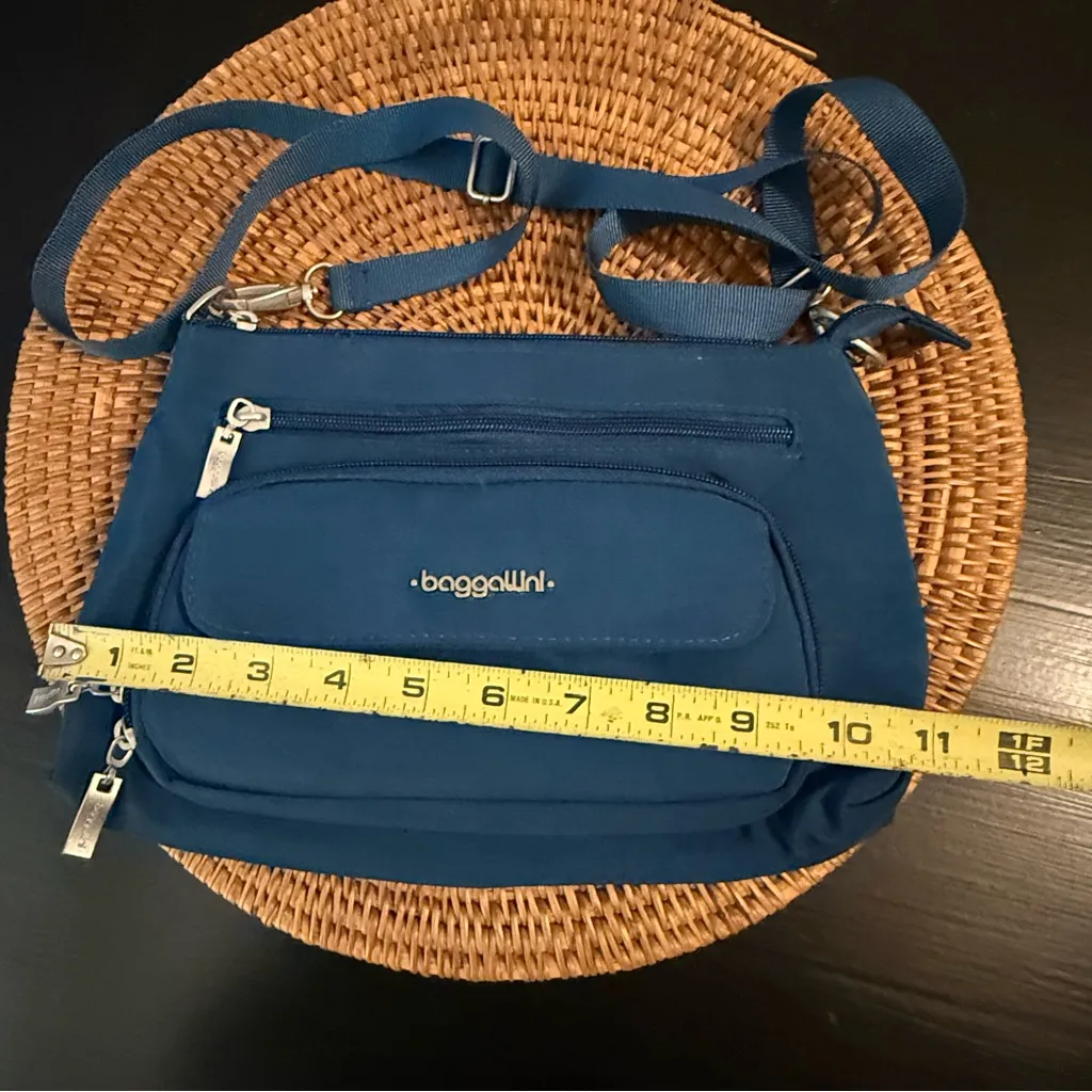 Baggallini Navy Crossbody Bag - Image 3