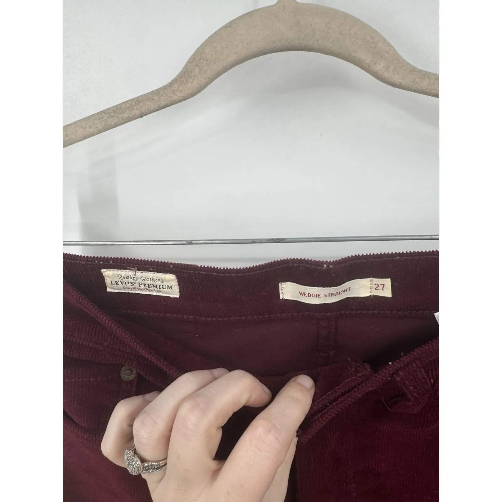 Levi's Premium Corduroy Wedgie Straight High Waist Burgundy Wine Red Pants Sz 27 - Image 3