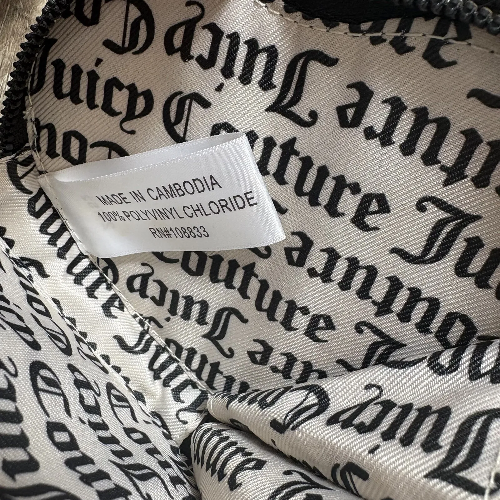 JUICY COUTURE‎ GOTH STAT BLACK HEART FAUX LEATHER COIN PURSE WRISTLET, GOLD LOGO - Image 7