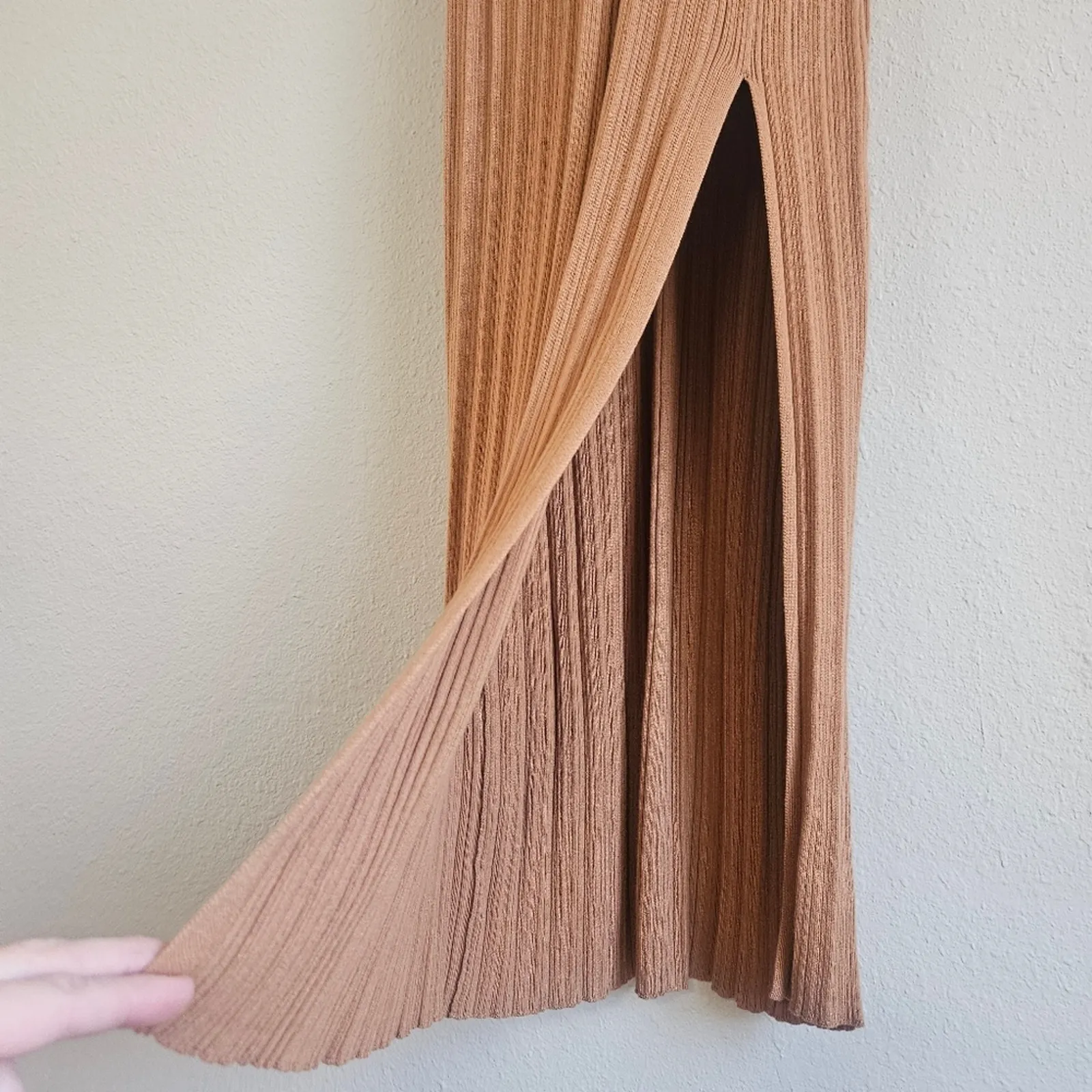 L'Academie Robe Pull‎ Geneva Dress in Camel Size Large Ribbed Midi with Slit NEW - Image 6