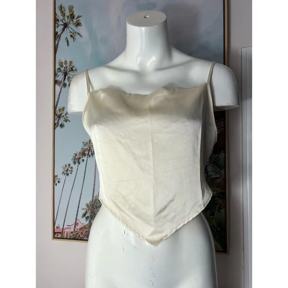 Sincerely Jules Cream Satin High Low Crop Top Blouse Size Medium - Image 2