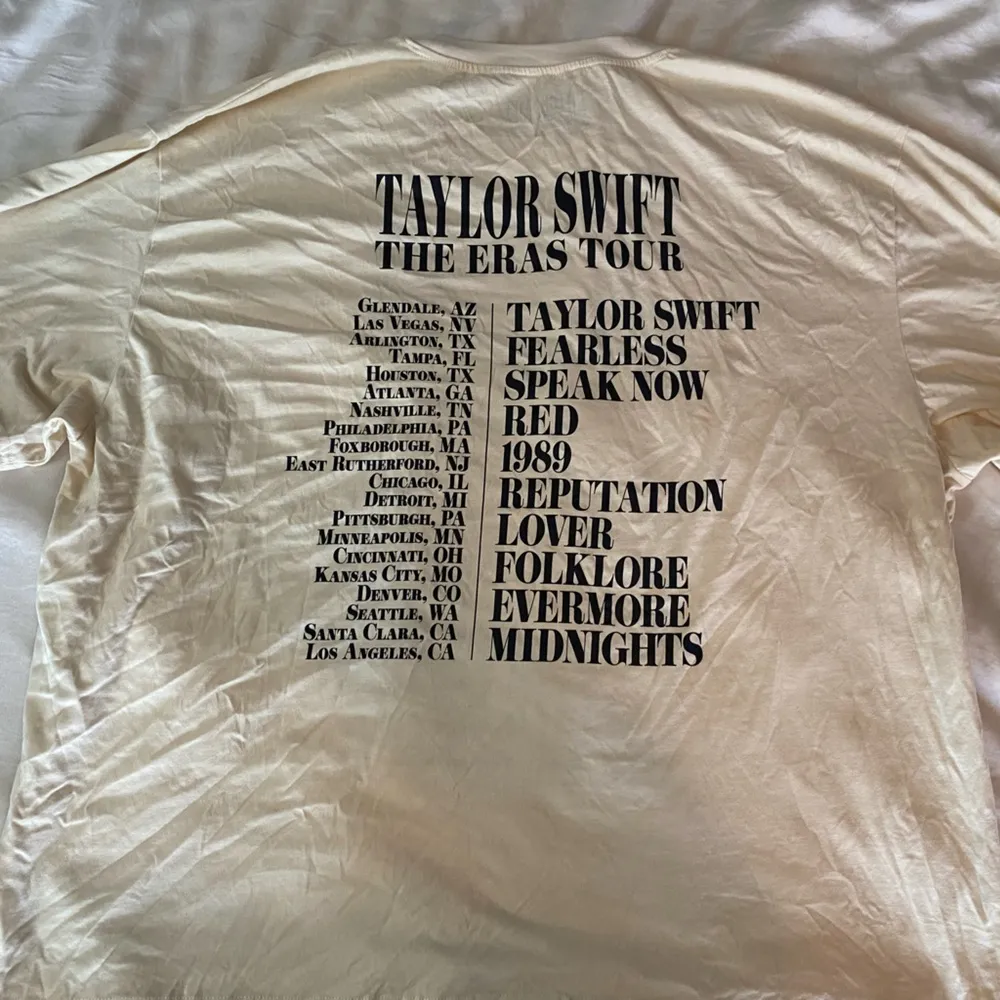 NEW Taylor Swift official eras tour t-shirt - Image 2