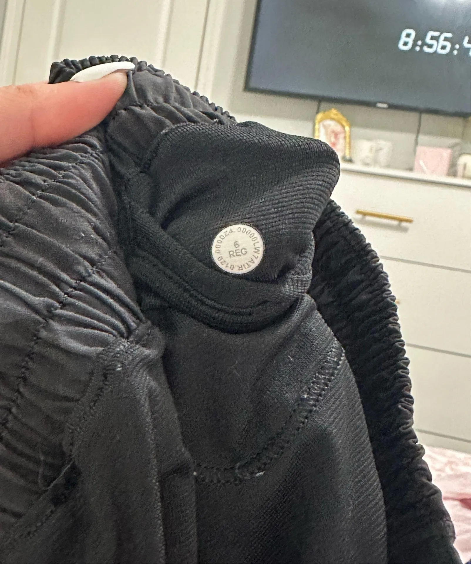 Lululemon Shorts 2.5" Hotty Hot - Image 4