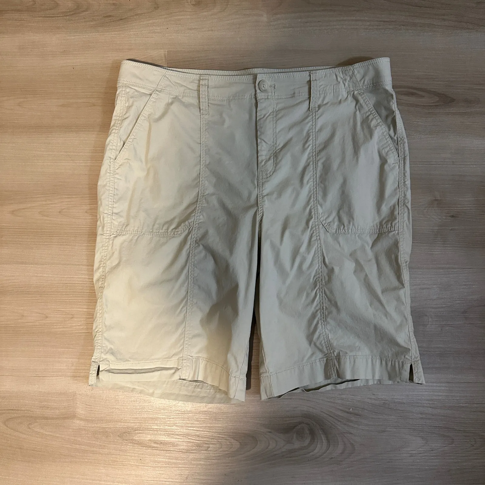 Chicos Beige Utility Shorts Size 12 US Womens Bermuda Capri Casual Khakis‎ - Image 7