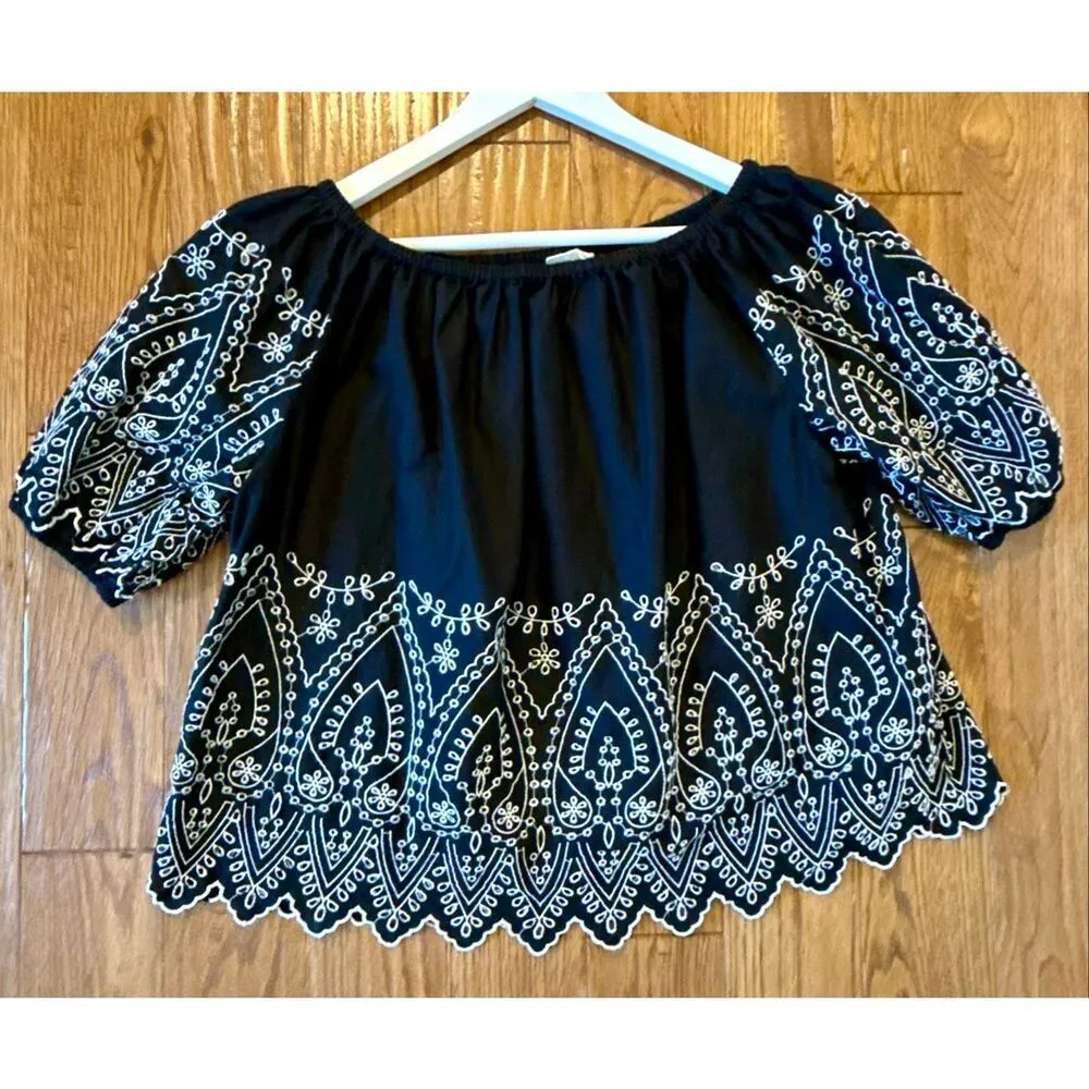 Gap black and white eyelet embroidered blouse size M - Image 8