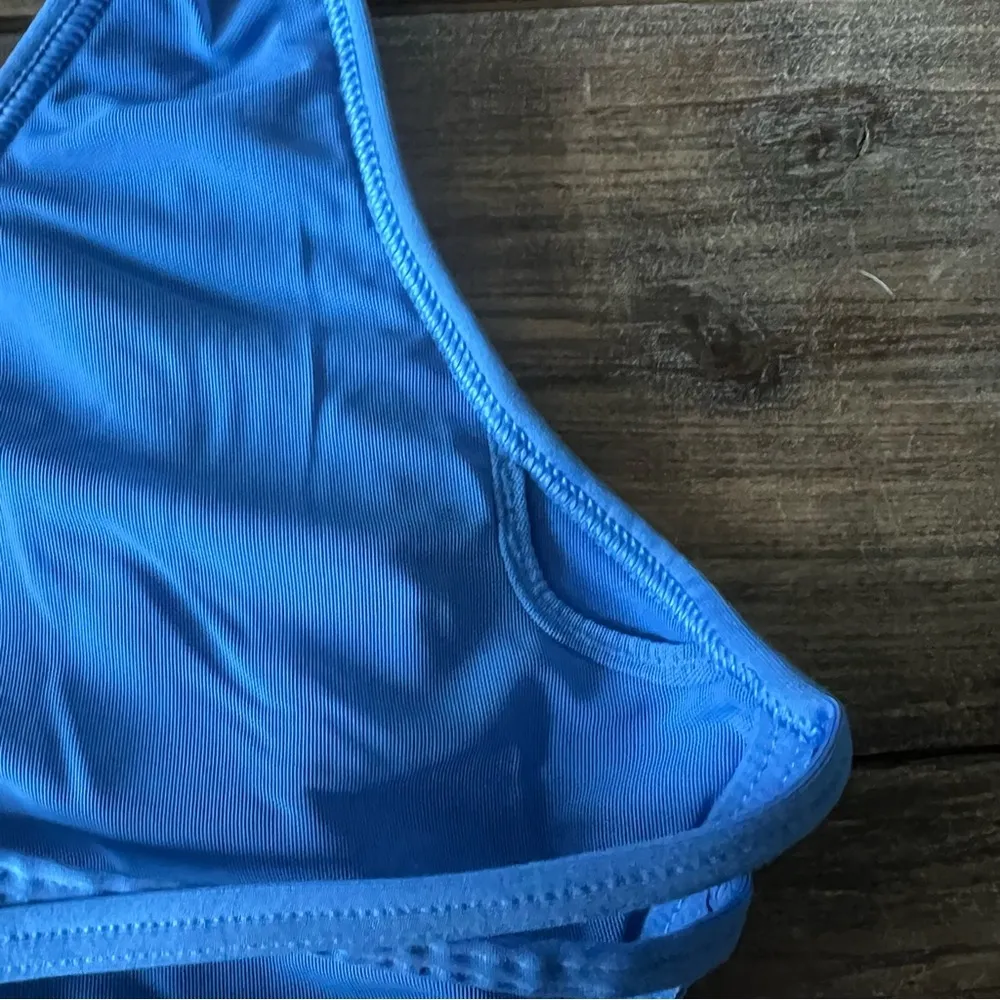 Victoria’s Secret Sport Light Blue Strappy Back Sports Bra Size Medium - Image 6