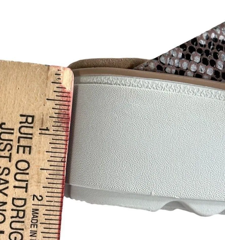 Like New Clarks Sandals - Image 6