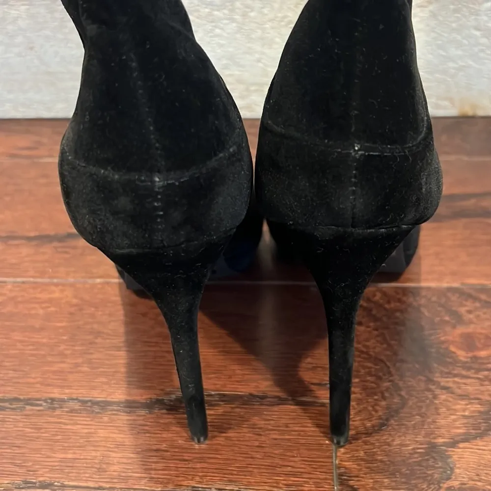 VENUS Women’s Black Velvet Knee High Zip Up Skinny Heel Boots Size 10 - Image 4