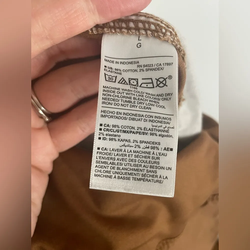 Old Navy Maternity full panel Chico shorts, size L - Image 5