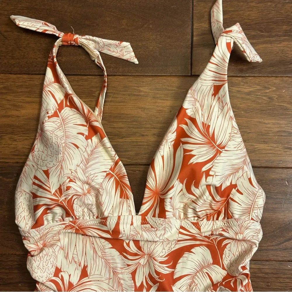 Old Navy Floral Tie Shoulder Ruched Plunge One Piece Swimsuit - Image 5