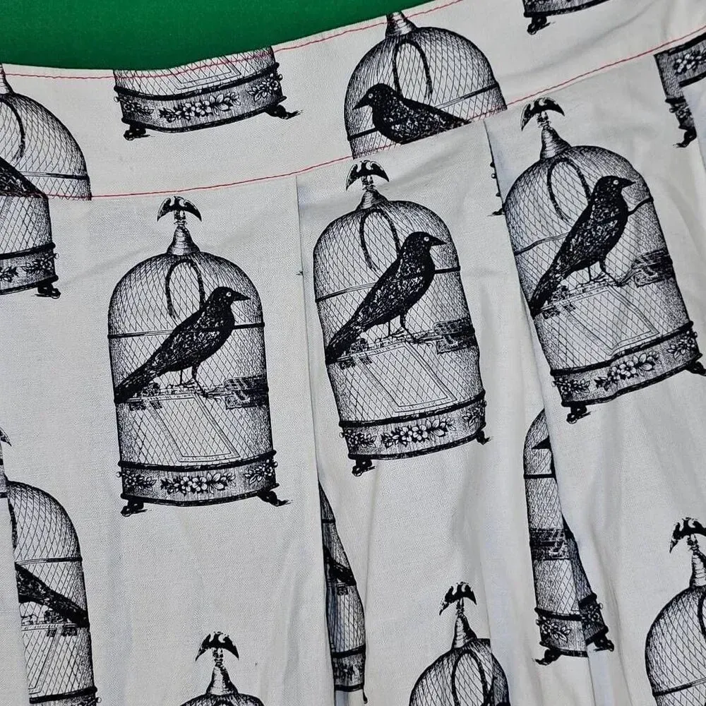 Beebop & Wally Womens‎ White Black Raven Pleated Skirt Large - Image 3