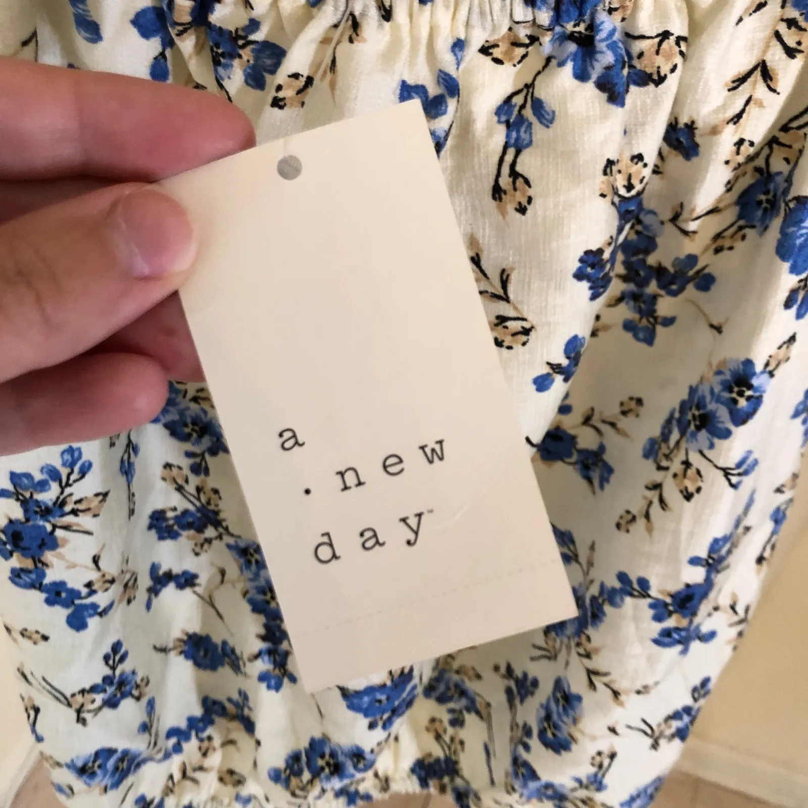 A New Day NWT Women's Cream Blue Floral Flutter Sleeve Blouse Size L - Image 3