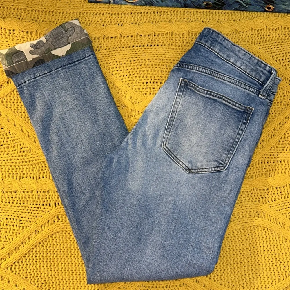 Size 27R Best Girlfriend Jeans with Camo Cuffs - Image 7