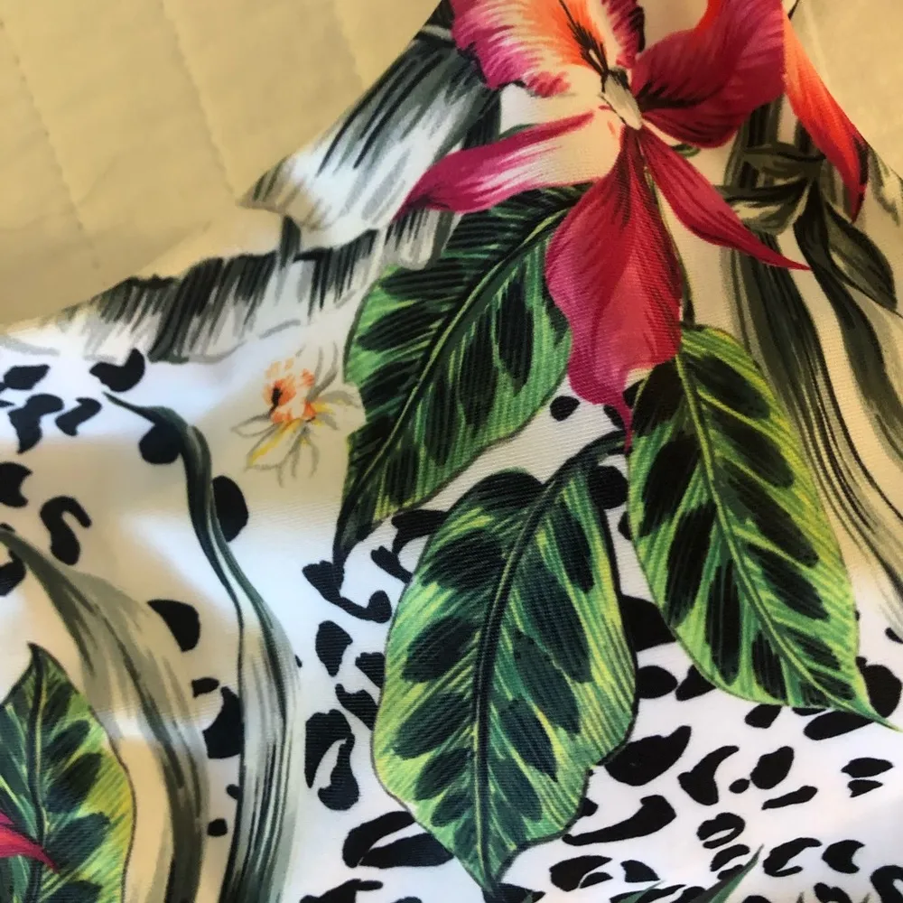 Surf Style One Shoulder Bikini Top. Size small. - Image 7