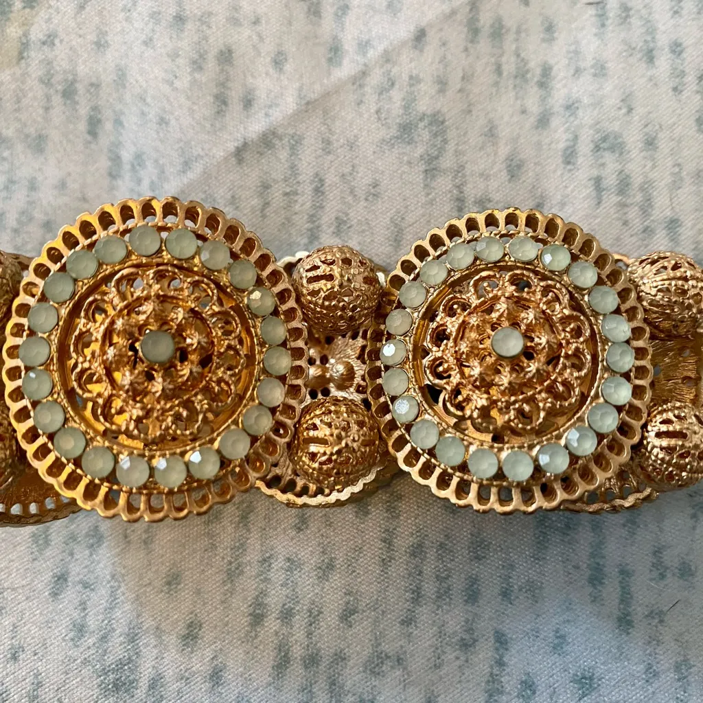 Adorable mint green and gold stretch bracelet! ✨✨ - Image 6