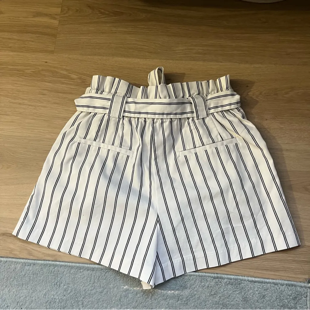 Zara striped paper bag shorts - Image 2