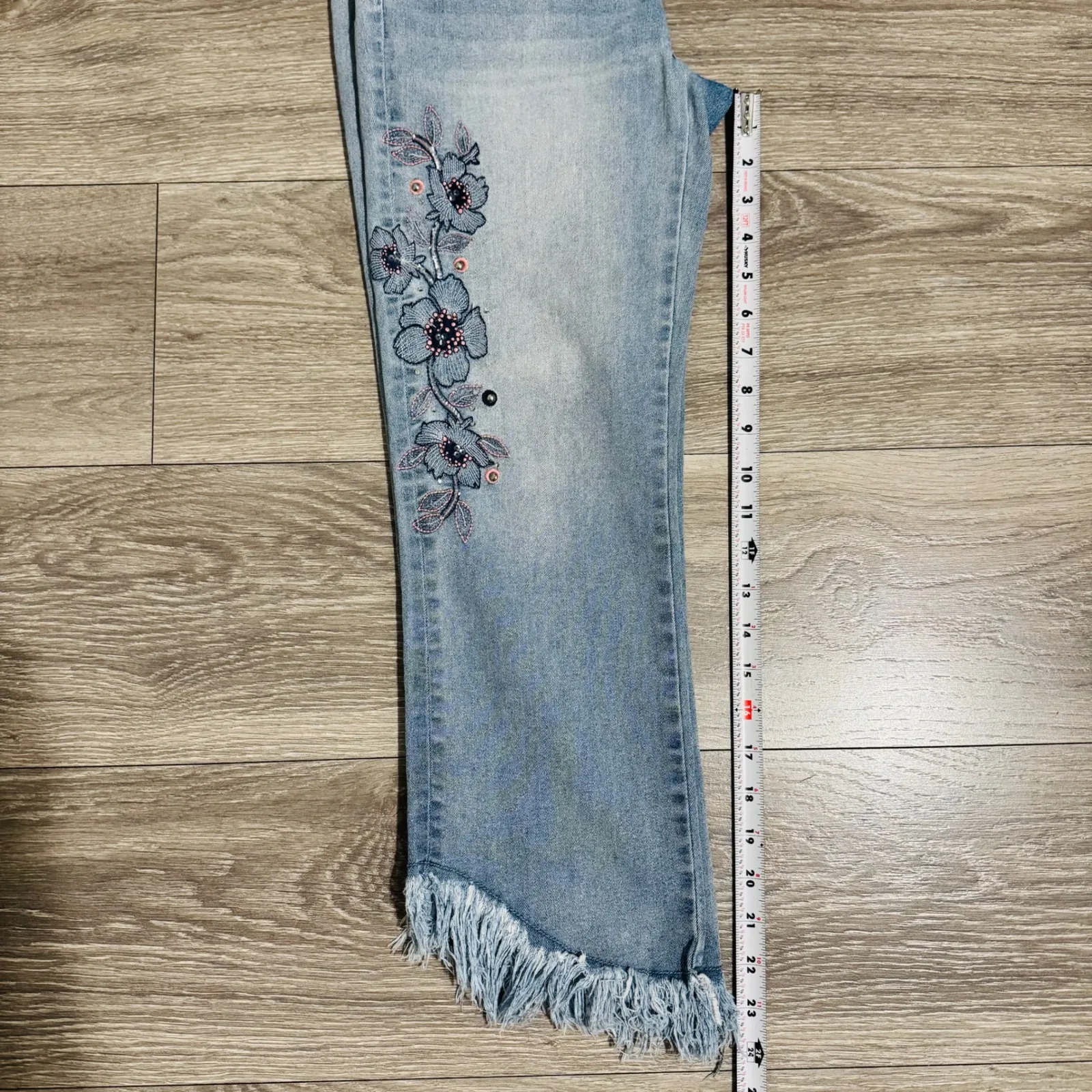 DG2 Y2K Light Wash Embroidered Flower Crop Flare Frayed Hem Blue Jeans 2P Boho - Image 12