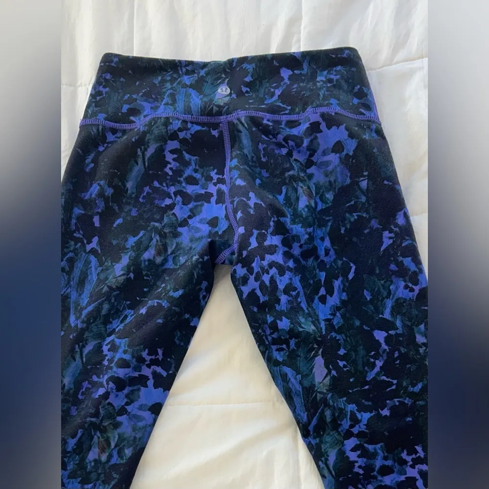 Lululemon Women's Wunder Under Crop ll Purple Iris Floral Print Leggings Size 4 - Image 6