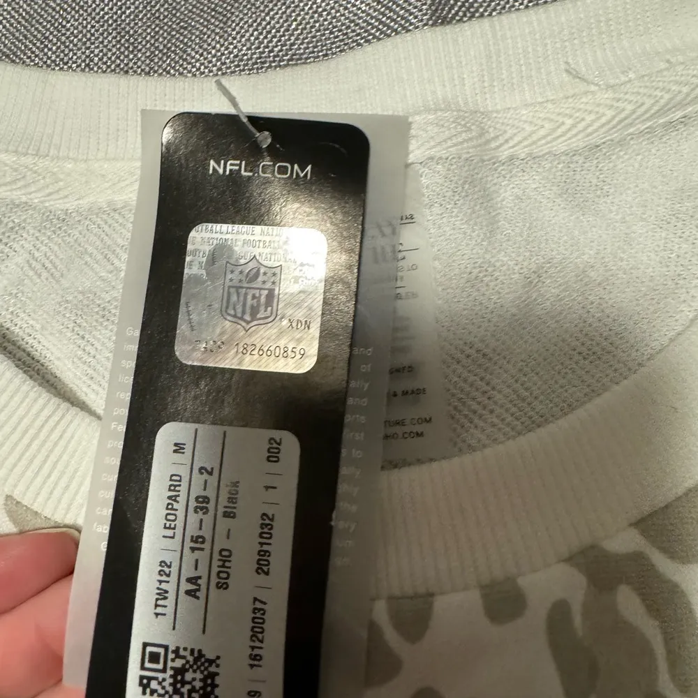 Gameday Couture Detroit Lions Leopard Print Sweatshirt NWT White Size M - Image 4