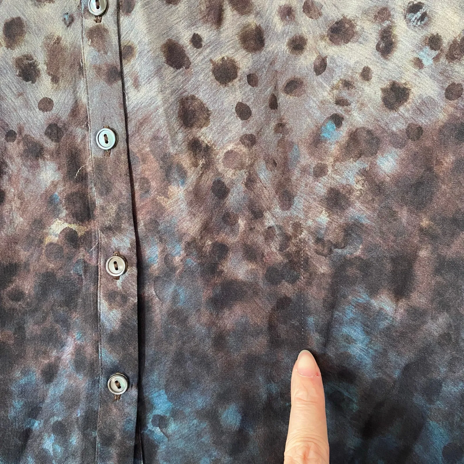 Ecru Gray Animal Print Button Down Silk Blend Blouse Shirt Women's size Medium - Image 10