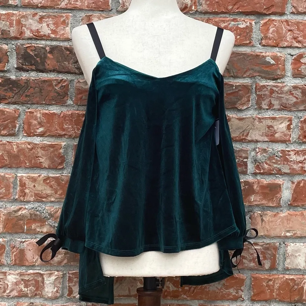 NWT Romeo & Juliet Couture dark green cold shoulder top / S/M - Image 4