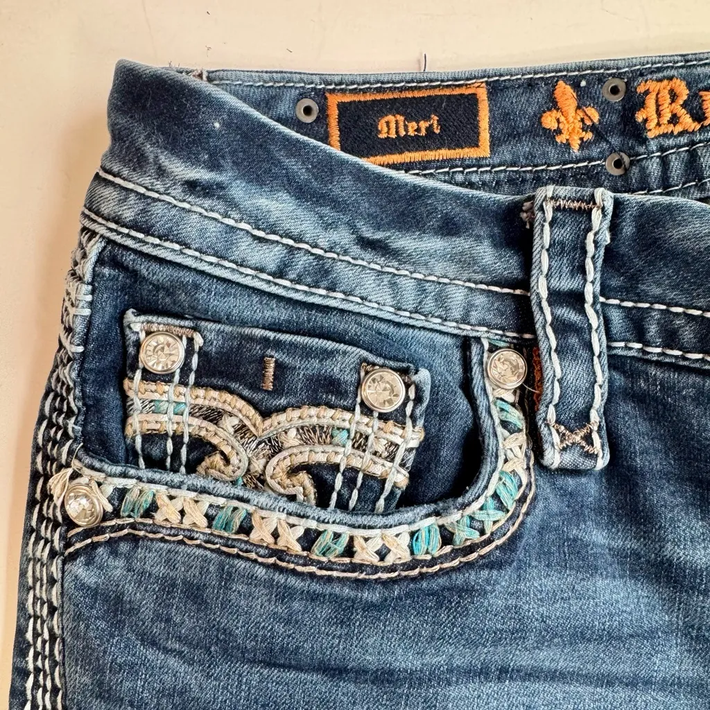 Rock Revival Meri Low Rise Crop Jeans with Embellished Pockets Size 29 - Image 5