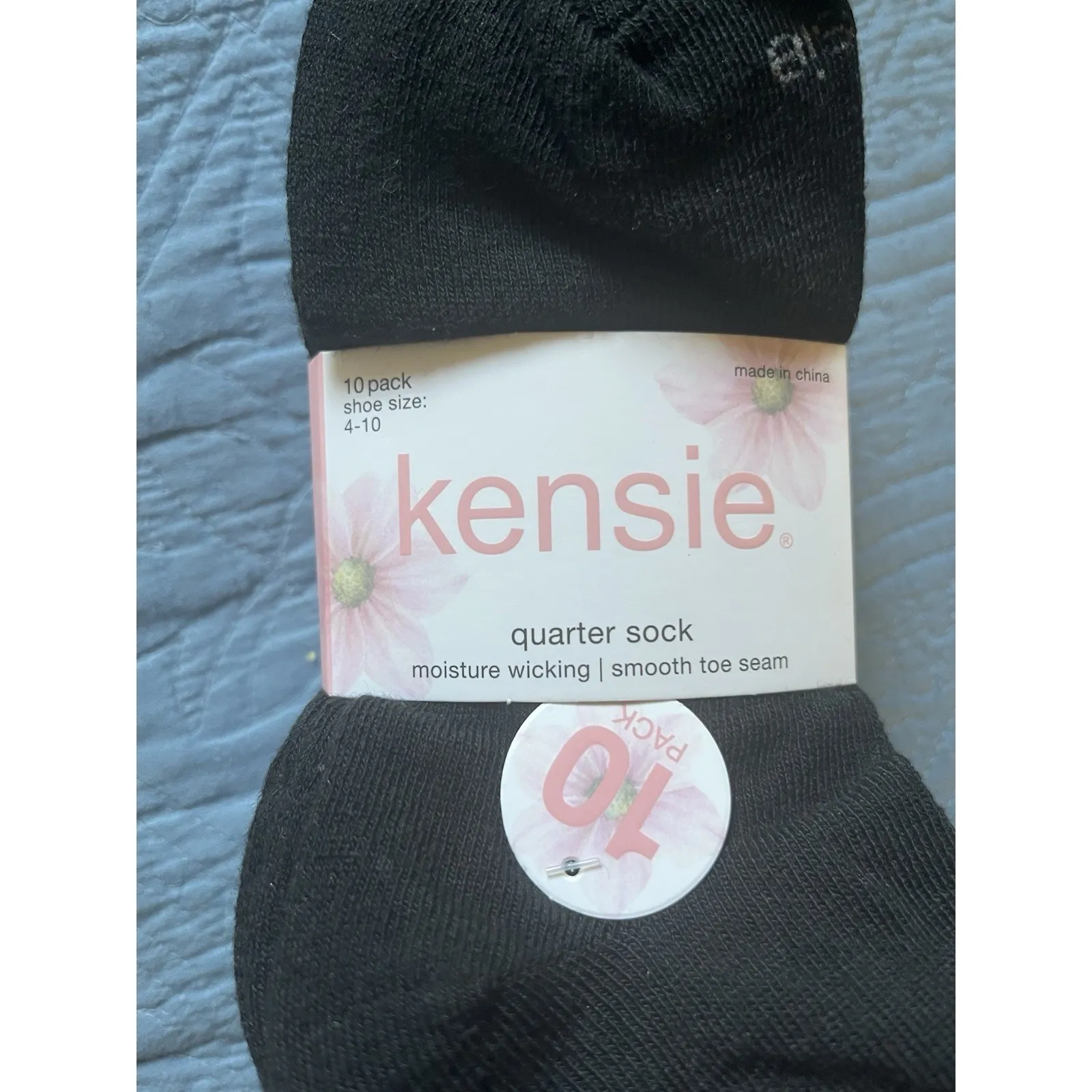 Kensie  Women's Keep It Basic 10 Pack Quarter Socks Size 4-10 Black /White - Image 2