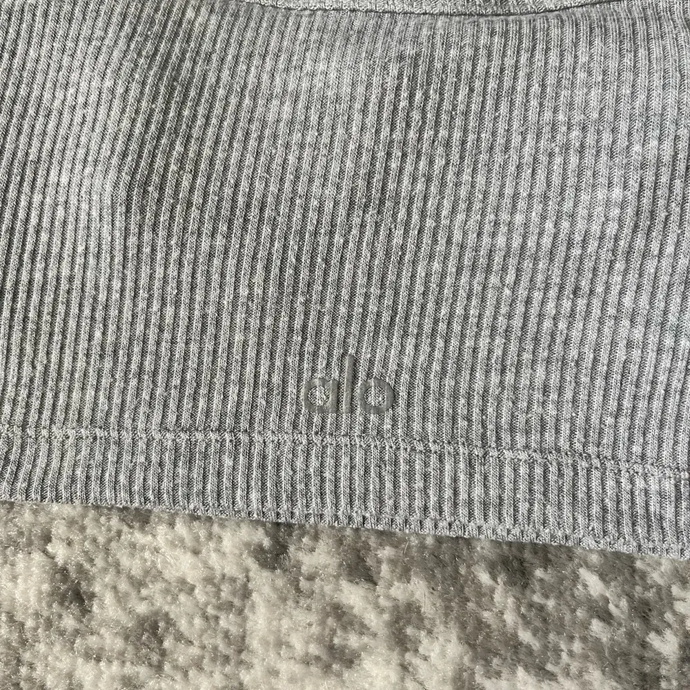 Alo Yoga Ribbed Crop Whisper Bra Tank - Image 4