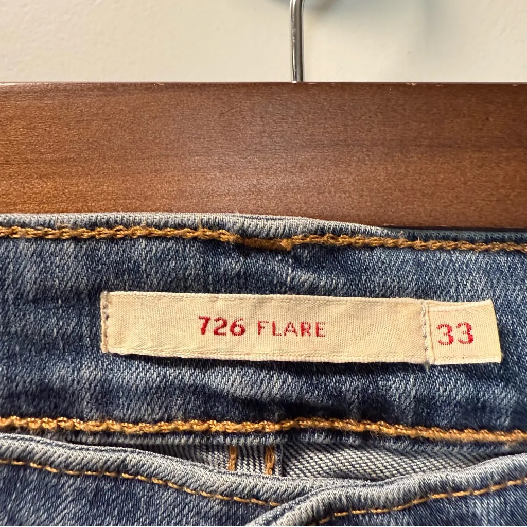 NWT Levi's 726 High Waist Flare Jean Stretch Wide Leg Boot Medium‎ Wash 33x32 - Image 5