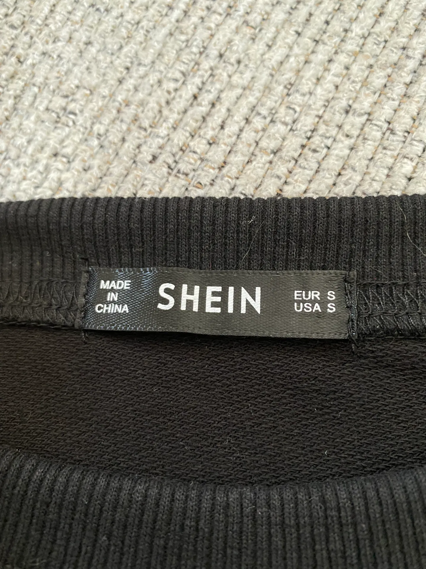 SheIn Crew Neck Sweatshirt - Image 3