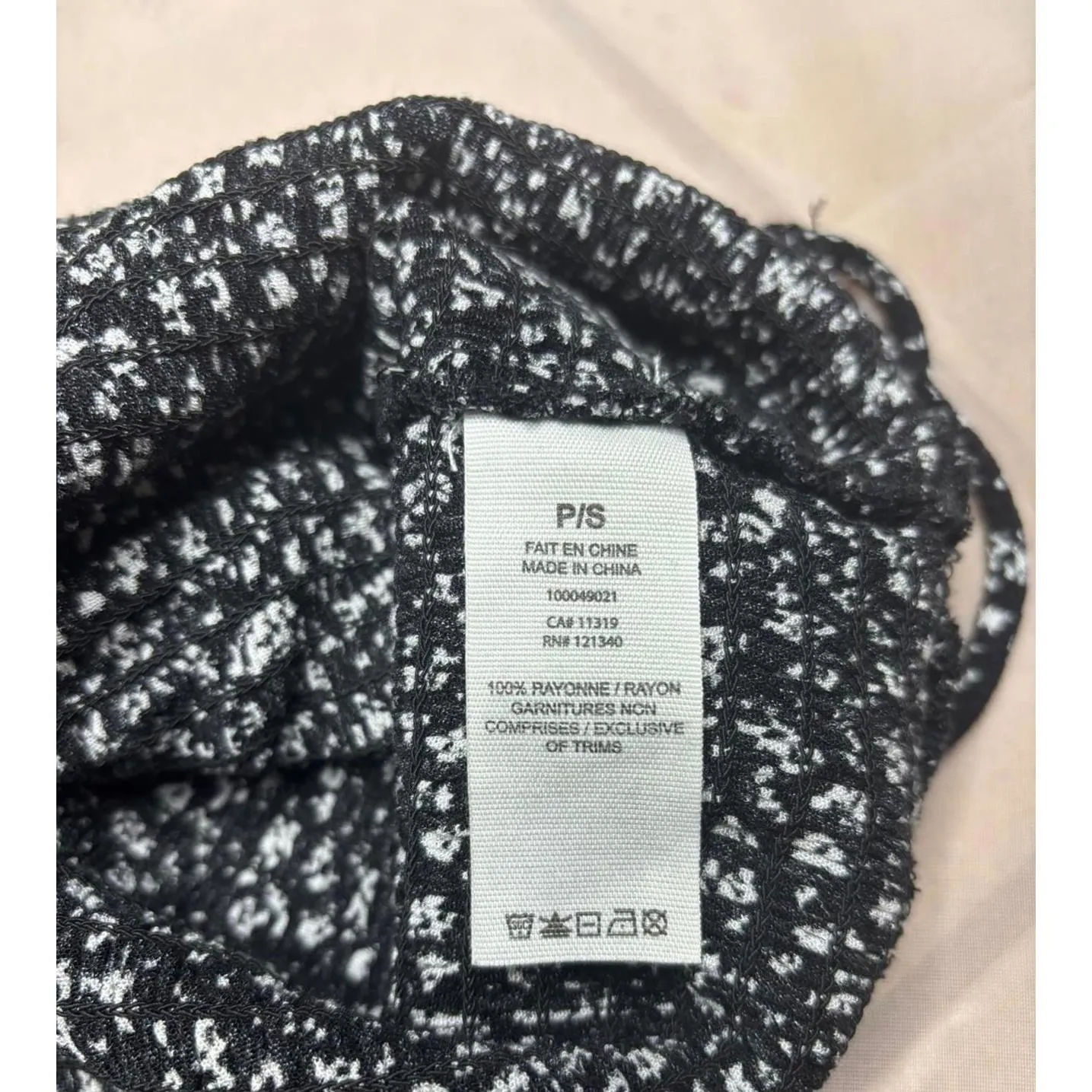 Garage Smocked Black Convertible Crop Tube Tank Top Silver Eyelets Size Small - Image 4