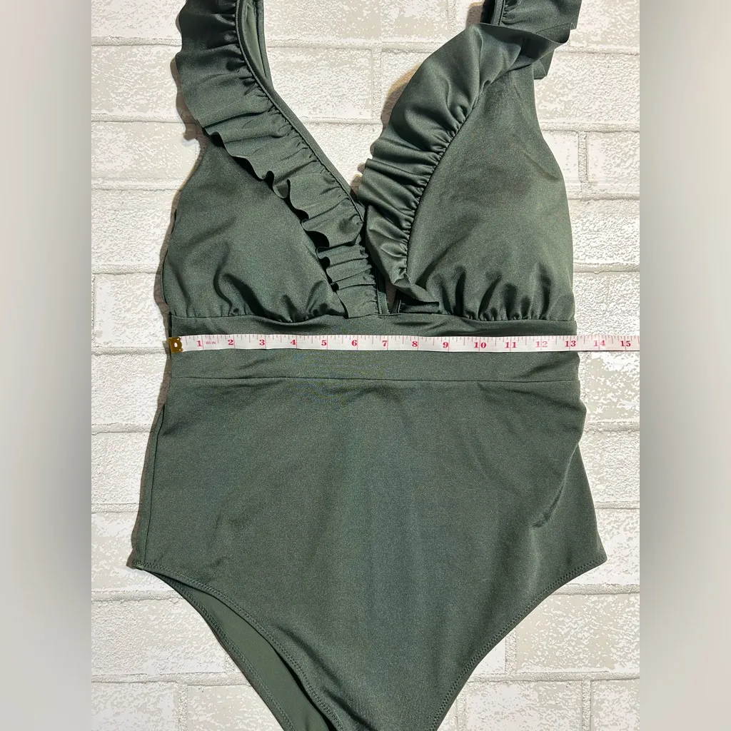 NWOT - H&M Woman’s One Piece Swimsuit in Dark Green - Image 3