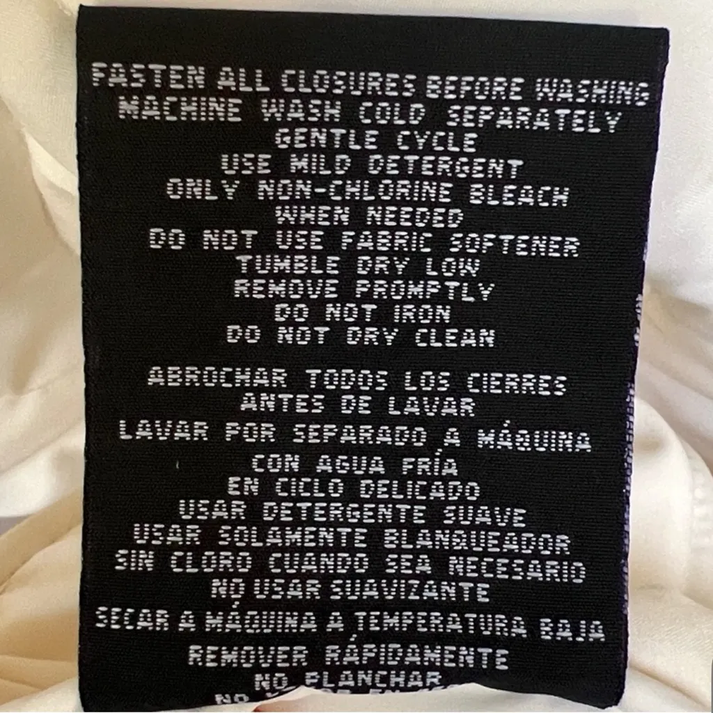 NWT Women's Quilted White Jacket. Snap closure. Lightweight, packable. Size L - Image 11