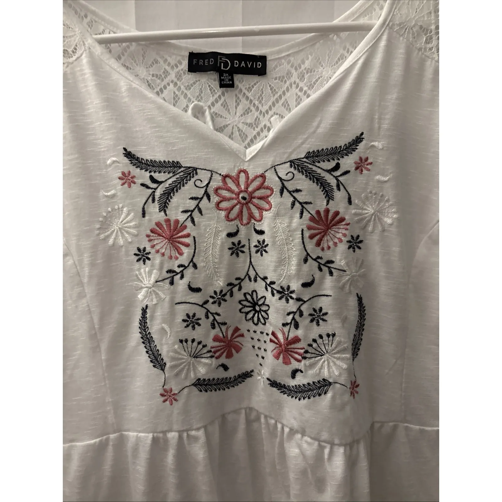 Fred David FRED‎ DAVID Embroidered Tank Top Blouse - 3X - Split V-Neck w/Ties, Split Sides - Image 3