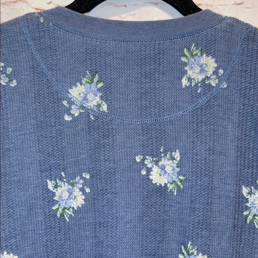 Aerie heart eyes waffle Henley Floral Blue Long Sleeve shirt blue medium M - Image 5