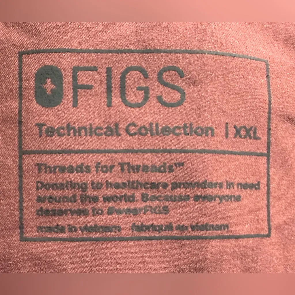 FIGS Catarina Women's Scrub Top in Limited Edition Mauve Size XXL - Image 4