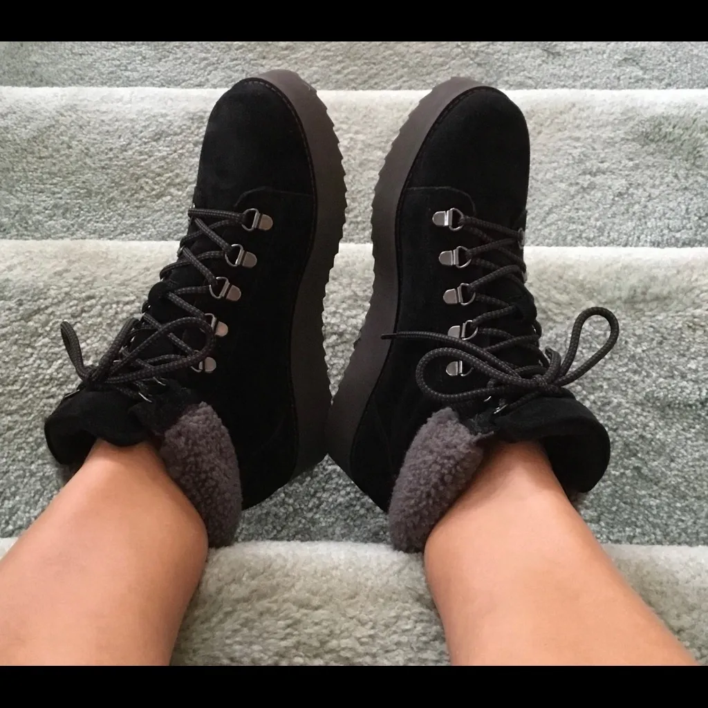 SUPER CUTE WARM BOOTIES NEW☃️ - Image 4