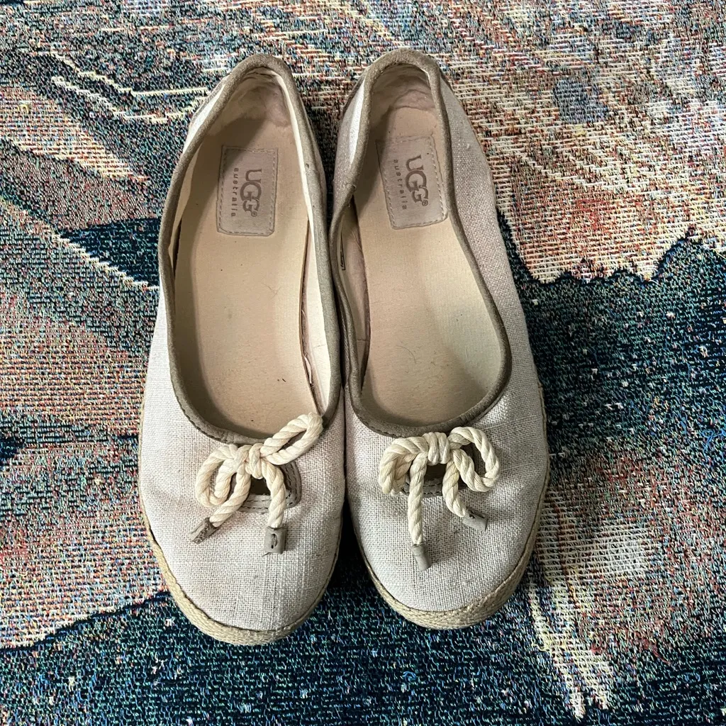 UGG Australia Cream & Tan Flats Women’s Size 7 Cozy Casual Slip-On Shoes Classic - Image 2