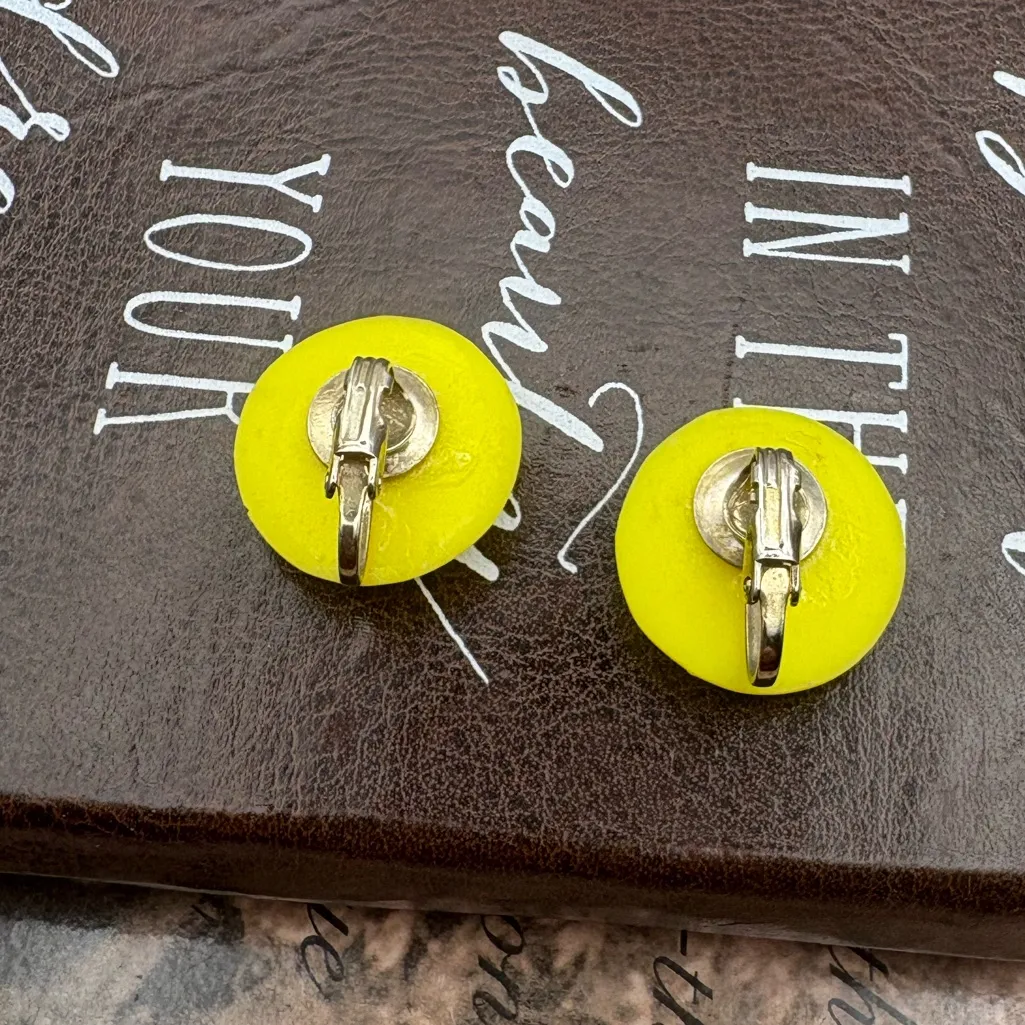 Vintage Yellow Glitter Clip - Image 4