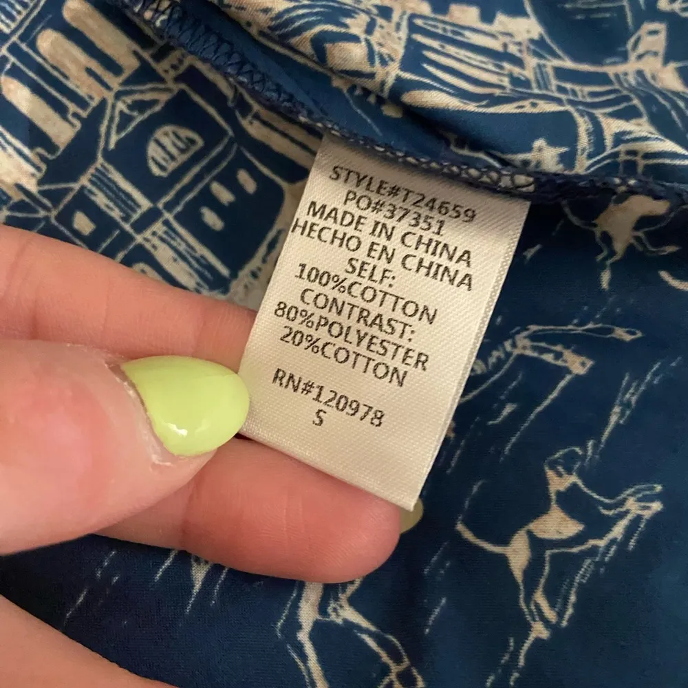 ✨NWT!! Blue Printed Women's Top - Image 7