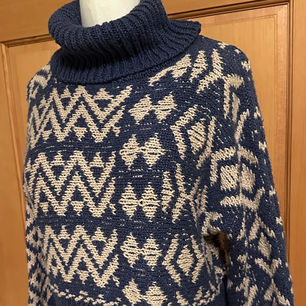 Cropped Geometric Patterned Turtleneck Sweater - Image 5