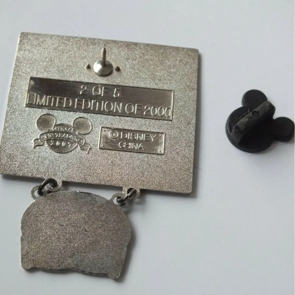 Disney Pirates Of The Caribbean, Elizabeth Swann The Legend Lives On Dangle Pin - Image 5