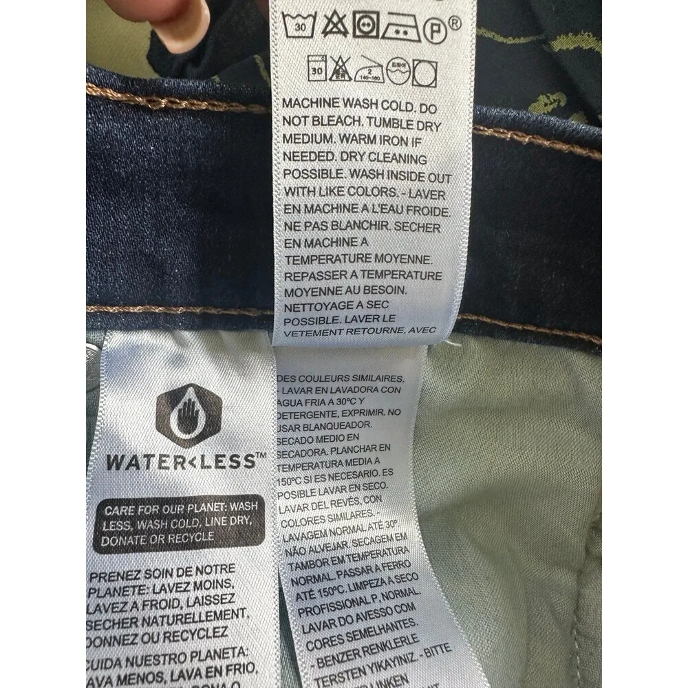 Levi's Women's Dark Wash High Rise Classic Bootcut Cowgirl Denim Jeans 33 - Image 8