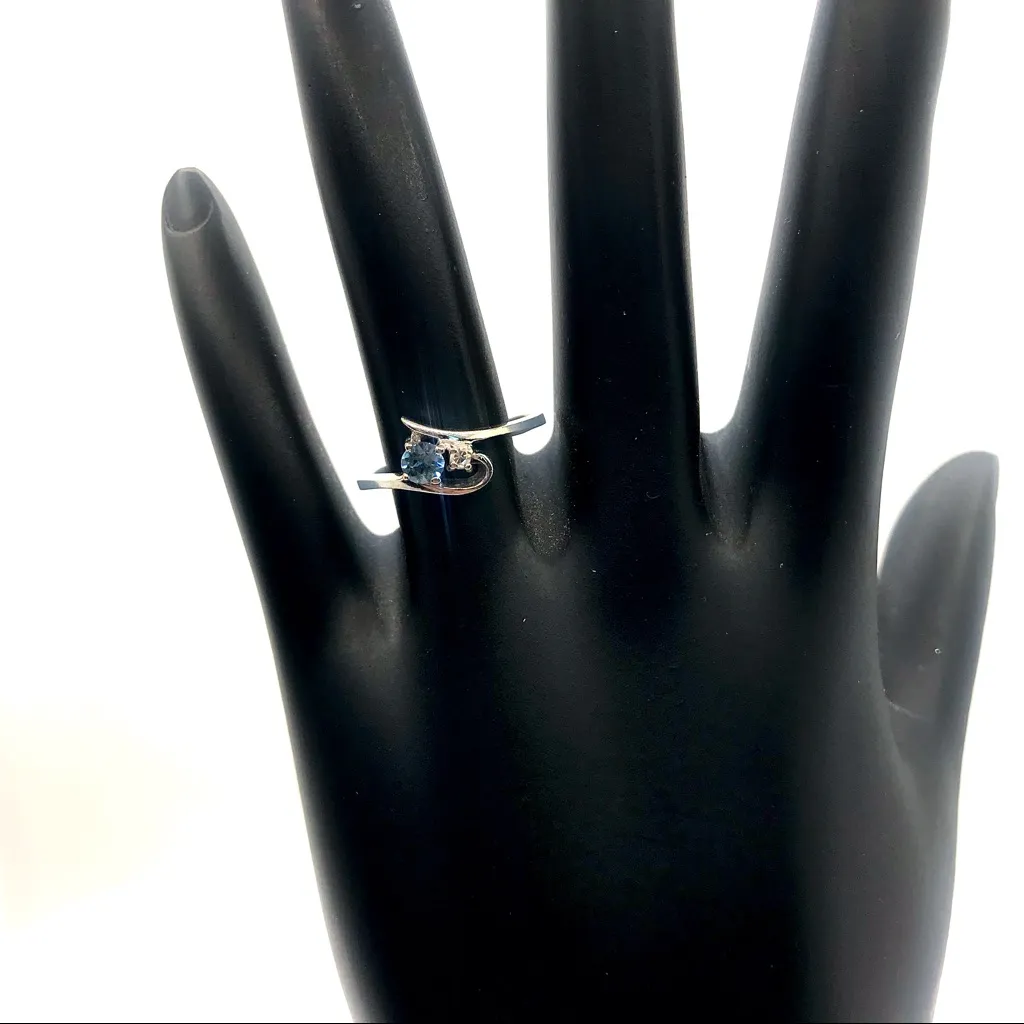 10K SOLID WHITE GOLD GENUINE BLUE TOPAZ & GENUINE DIAMOND RING (6.5) - Image 2